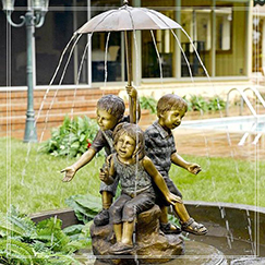 outdoor home decoration life size children water fountain statue with umbrella
